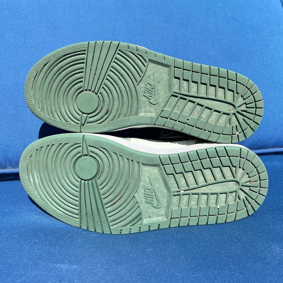 Nike Air Jordan 1 Mid SE Dutch Green Leather Sneakers CZ0774-300 - Picture 11 of 13